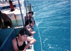 �l�؂�ƈ������Ă����O���X�{�[�g�E�E�E�i�ό��q�����̂��߁H�j